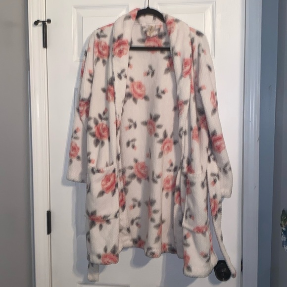 Jessica Simpson Robe - Picture 2 of 4